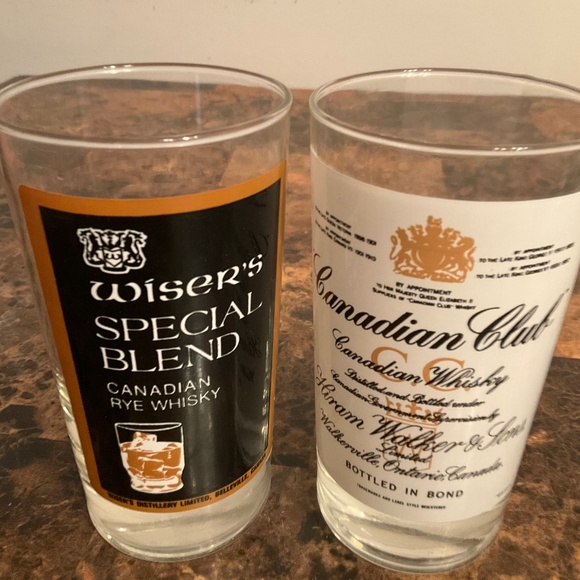 Set of 2 Vintage Collectible Canadian Whisky Glasses - Picture 1 of 1